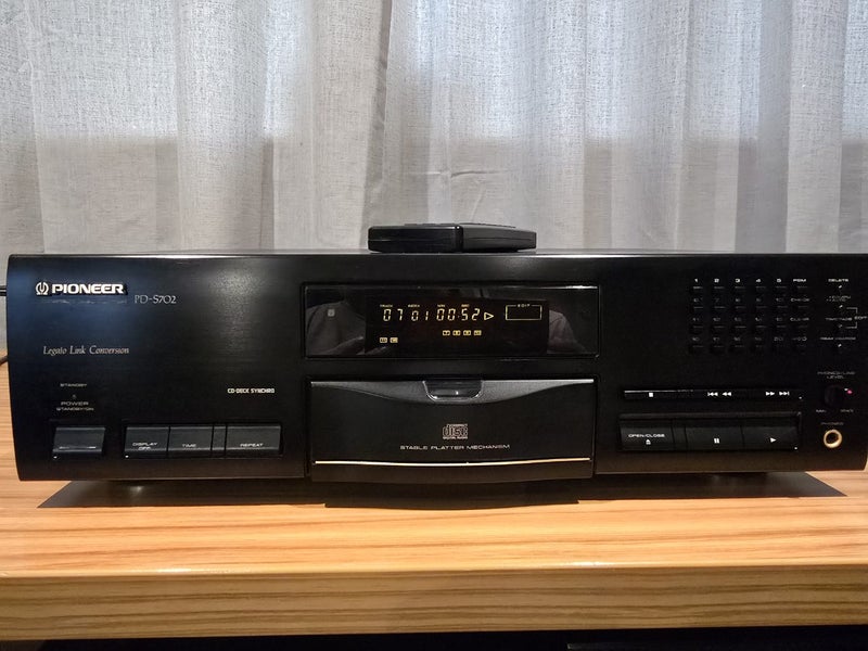 Pioneer PD-S702 CD player with Remote Carousel 1