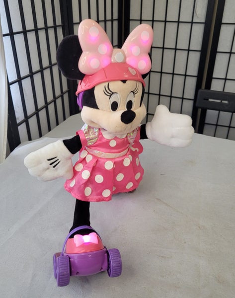Disney Super Roller-Skating Minnie Carousel 2