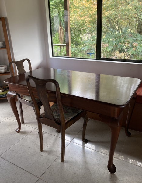 Antique Dining Table and 4 Chairs62863242284162111