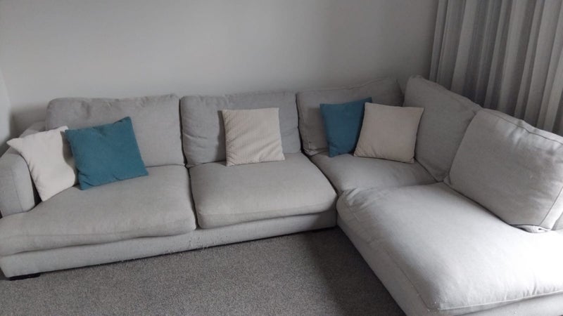 Couch - good condition62863860717570111