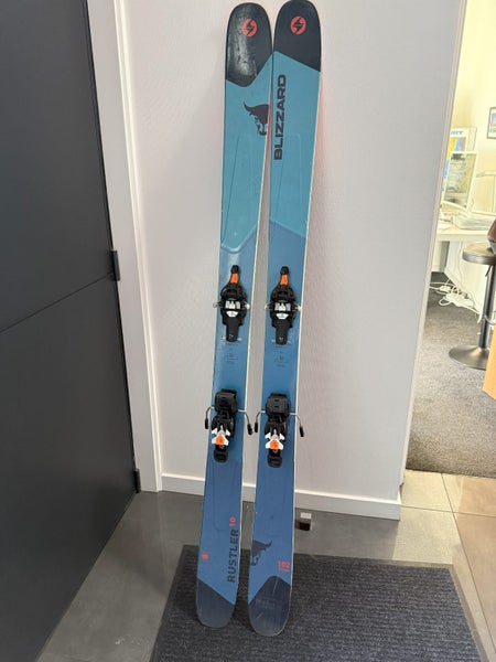 Backcountry touring skis, bindings and skins62863863207811111