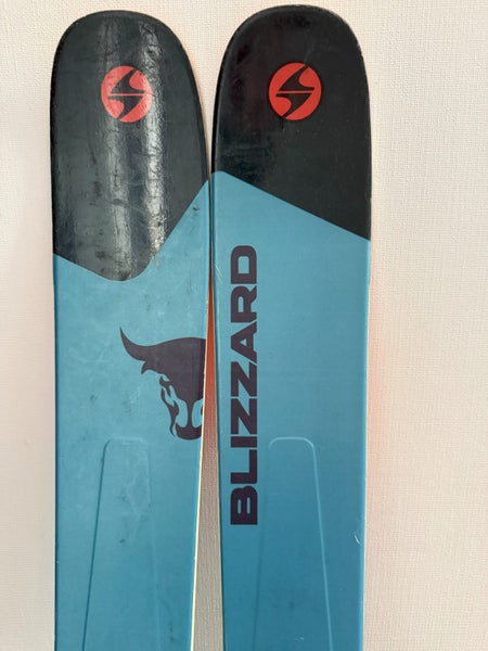 Backcountry touring skis, bindings and skins62863863207811113