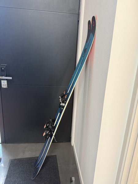 Backcountry touring skis, bindings and skins62863863207811114