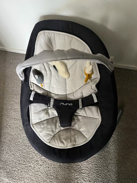 Nuna leaf bouncer Carousel 1