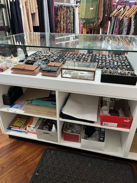 Retail glass top display Counter62863866214658113