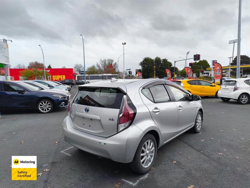 2015 Toyota Aqua HYBRID62864757831553114