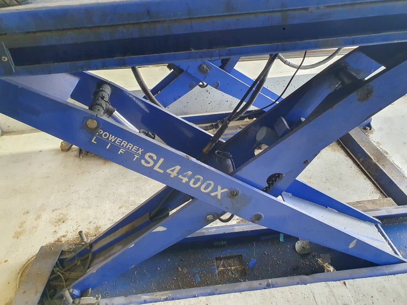 Scissor Hoist Carousel 1