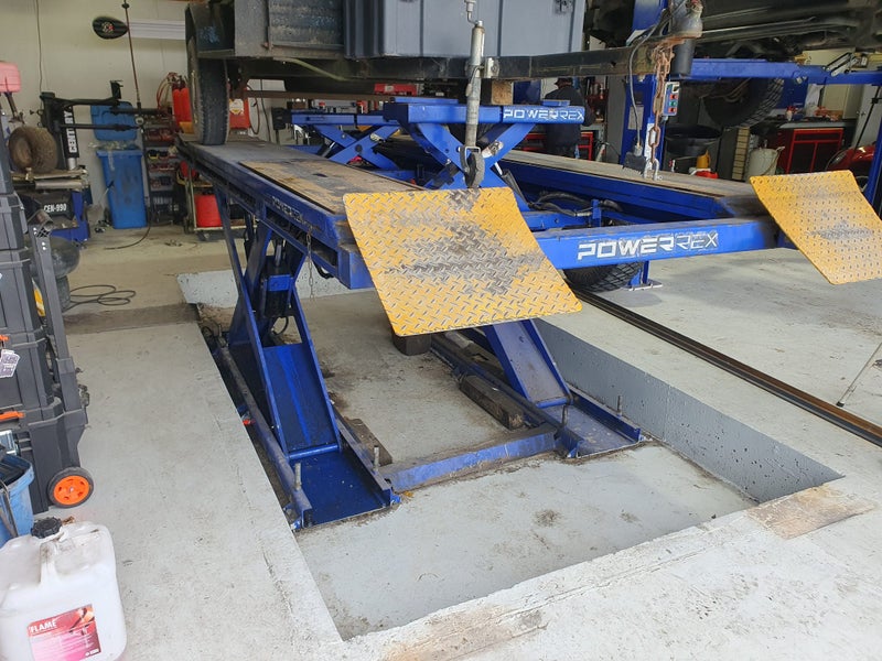 Scissor Hoist Carousel 2