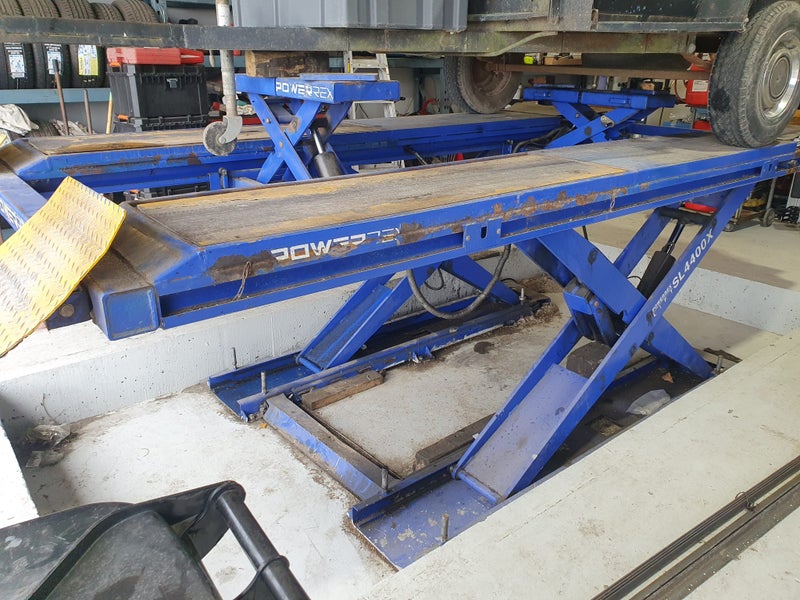 Scissor Hoist Carousel 4
