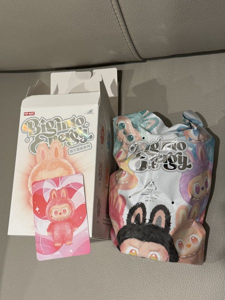 Labubu V3 Big into Energy - Love (unopened foil bag) Carousel 1