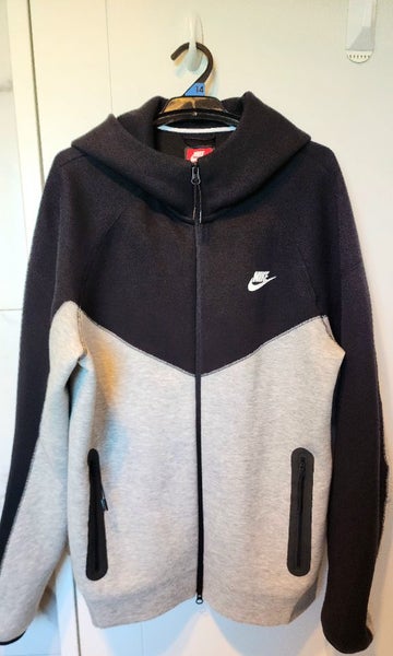 Nike Tech Fleece Hoodie Carousel 1