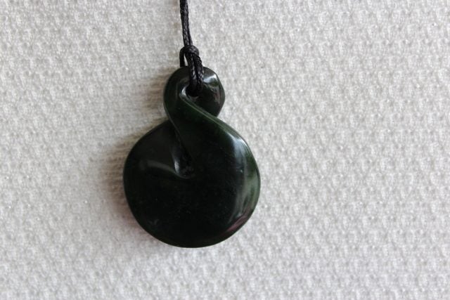 BEAUTIFUL TWIST KAWAKAWA POUNAMU / Jade Twist Small #121 Carousel 5