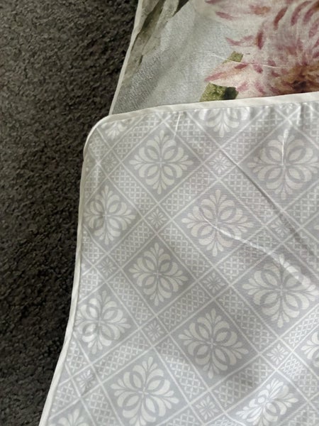 Logan & Mason reversible Queen duvet cover set brand-new. Carousel 3