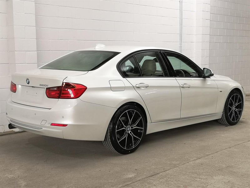 2013 BMW 320i Full Leather, camera, low ks, nic...62864759626755111