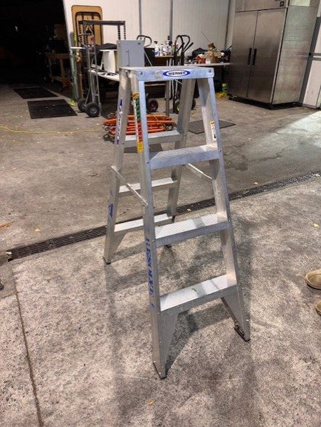 Werner 150kg Step Ladder Carousel 1