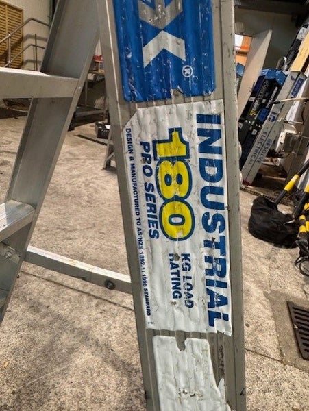 Indalex Pro Series 180kg Step Ladder Carousel 2