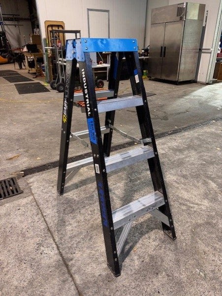 Industrial Fibreglass 150kg Step Ladder Carousel 1