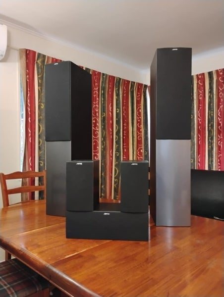 Home Theatre (FULL SYSTEM!) 5X JAMO Speakers-PIONEER Amp-Remote-Bluetooth dongle Carousel 12