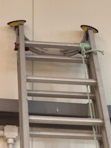 Indalex Industrial 150kg Pro Series Extension Ladder Carousel 1