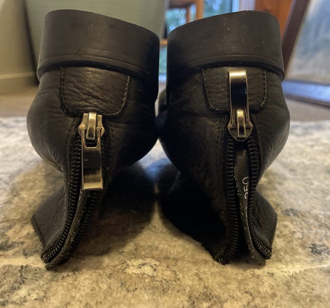 $1R * Black genuine leather wide fit short ankle boot * 39 * Carousel 13