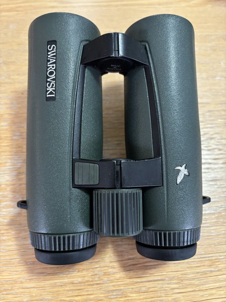 Swarovski EL Range 10x42 Binoculars Carousel 1