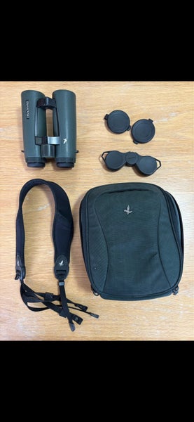 Swarovski EL Range 10x42 Binoculars Carousel 4