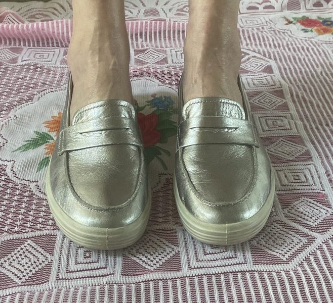 $1R * E C C O * Genuine leather loafer in great condition * 39 * Carousel 1