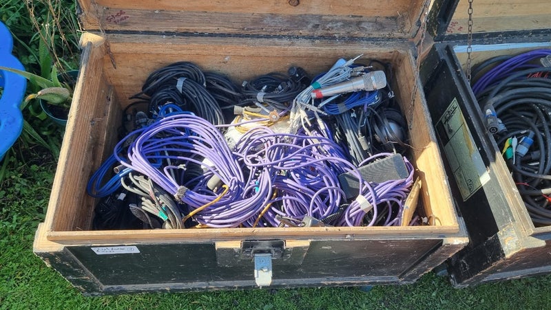 BULK MUSIC GEAR - P.Distro, cables, motors, pigboxes, mics + more62865828612994112