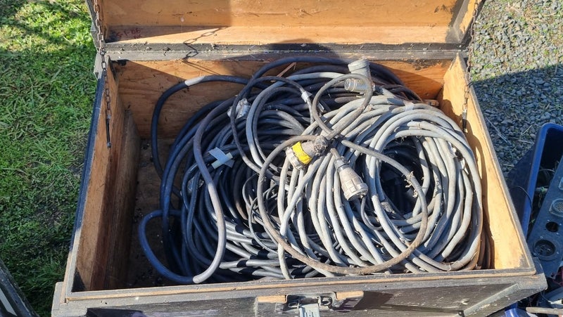 BULK MUSIC GEAR - P.Distro, cables, motors, pigboxes, mics + more62865828612994113