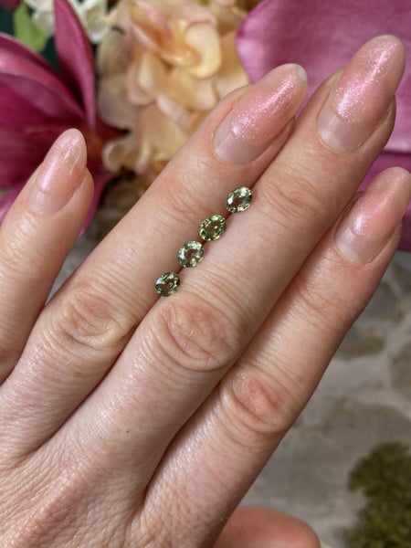 $1.00 RES ~ $2300 Buy Now * 2.30ct Green Sapphire Layout62865828113025114