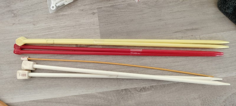 Bulk knitting Needles Carousel 1
