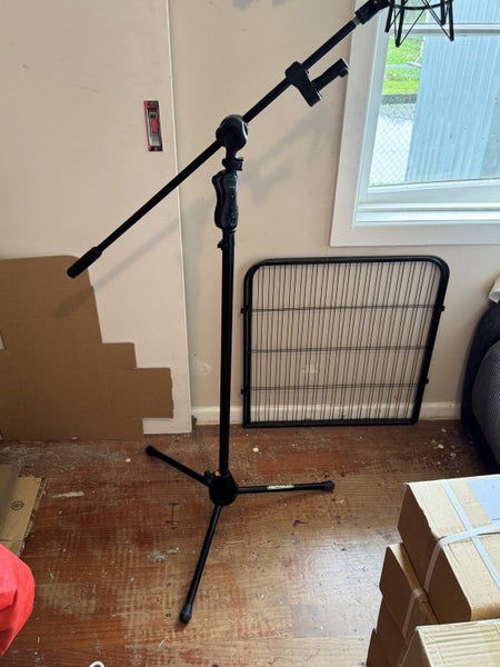 Hercules Microphone Stand Carousel 1