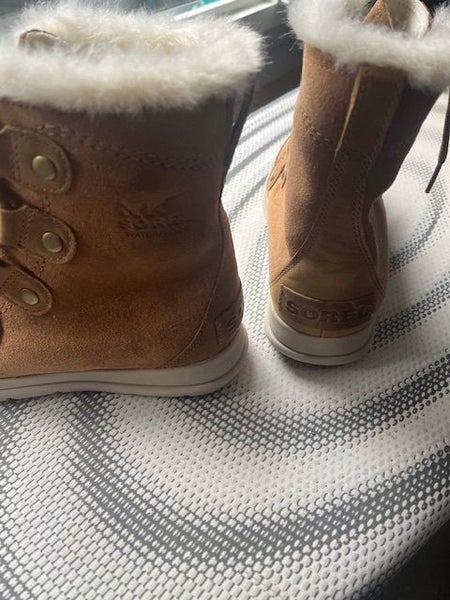 SOREL - Suede ankle boots with "fur" top Carousel 2