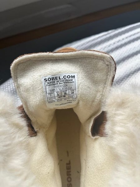 SOREL - Suede ankle boots with "fur" top Carousel 3