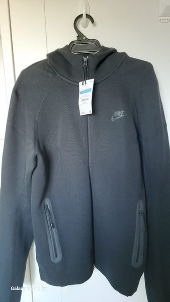 Nike Tech Fleece Hoodie Carousel 1