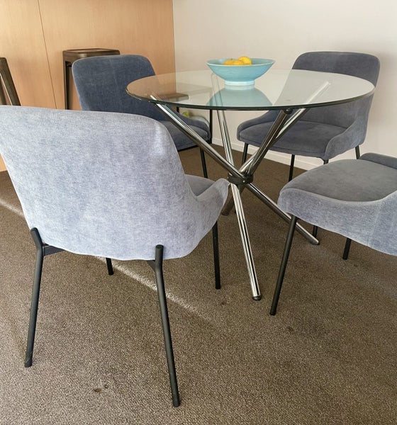 Dining Table & Chairs62864739933570112