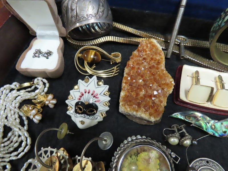 ESTATE BITS, JEWELLERY, NIC NAX, STG SIL, SCRIMSHAW, PEARL, MOP, VINTAGE $1 RES62865826795265111