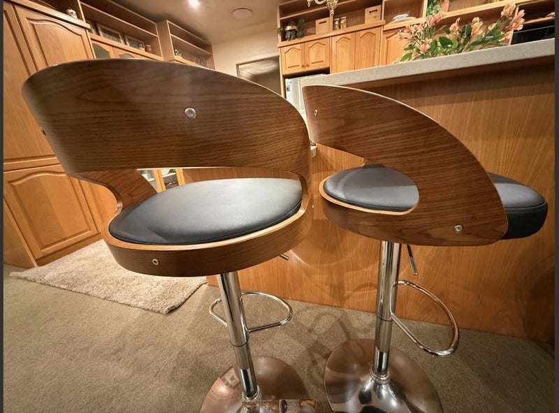 Bar stools62864739982466111