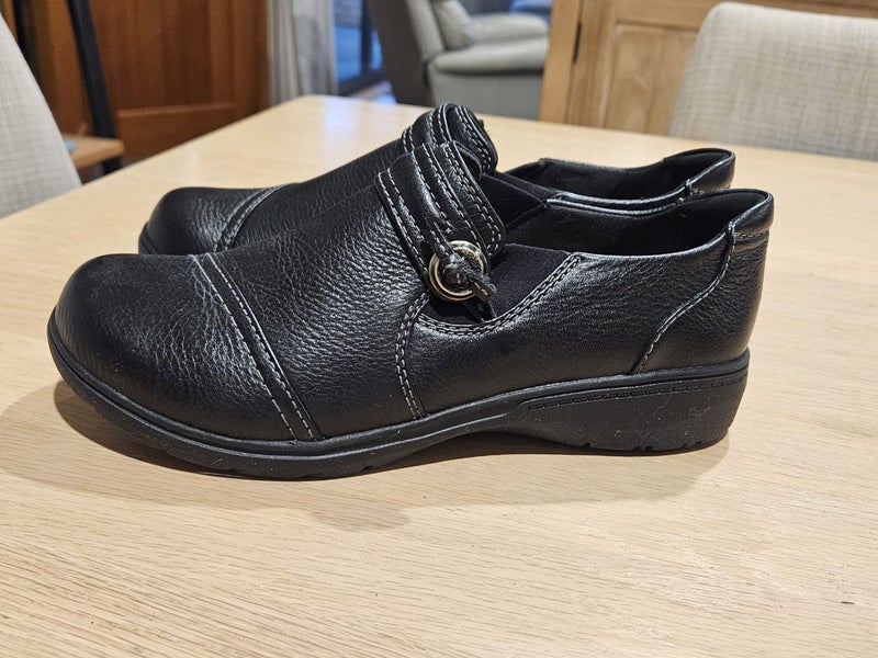 Quality Women's Clarks leather loafer - size 8US W (wide) BRAND NEW! Carousel 2