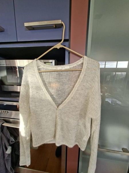 Max new never worn xs white light cardigan 29%wool 27%mohair 44%nylon $30 Carousel 2