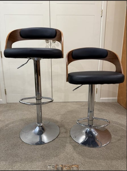 Bar stools62864739982466112