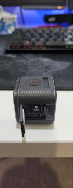 GoPro Hero session 5 camera with 64Gb MicroSD card62863868409475112