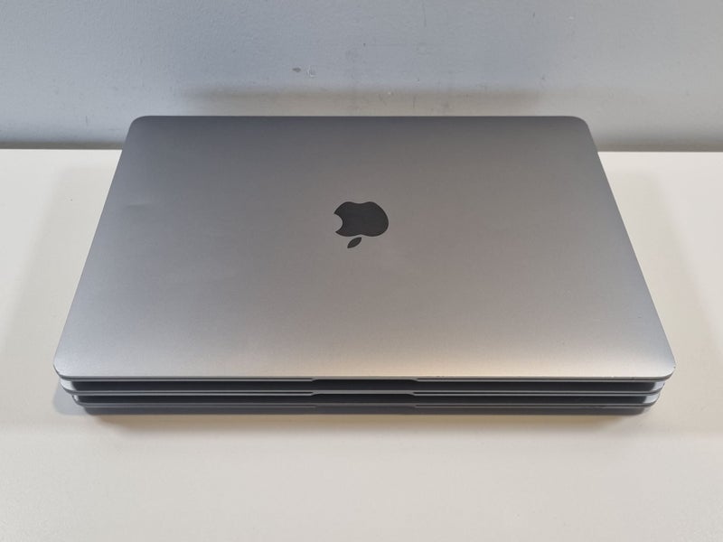 Apple Macbook Airs x3 Laptops (For Parts)628638674210591112