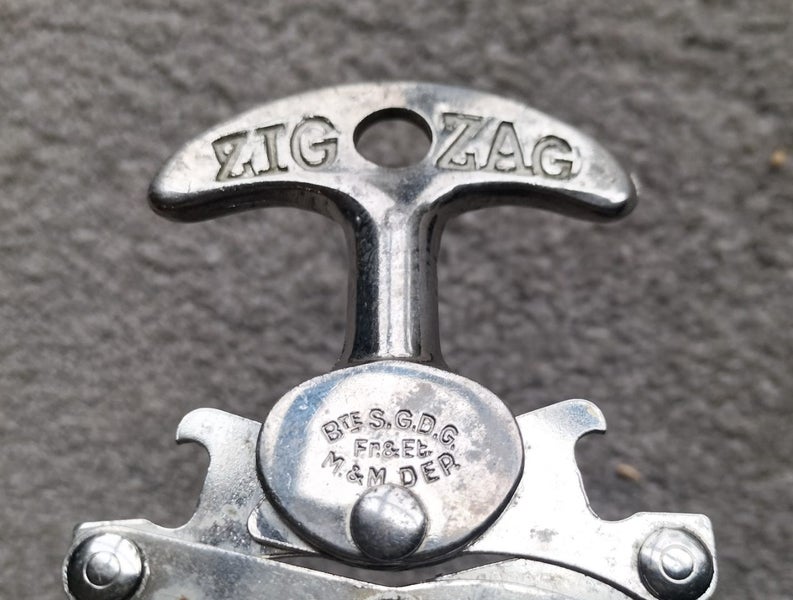 Vintage French "Zig Zag" Concertina Corkscrew Carousel 2