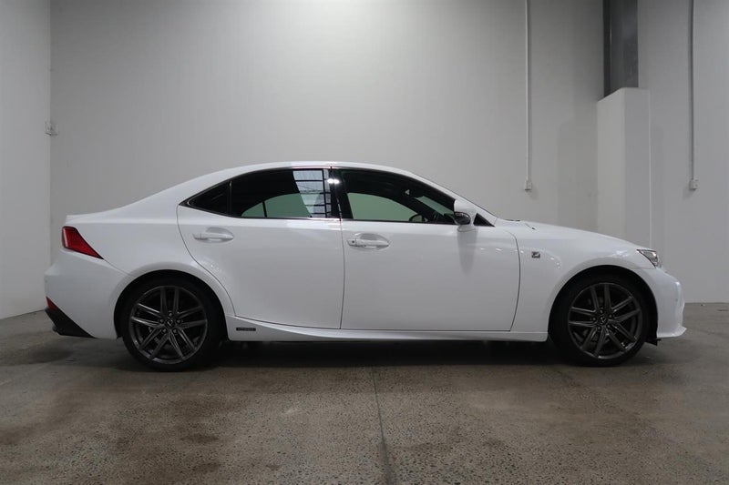 2013 Lexus IS 300h F Sport62864759211522112