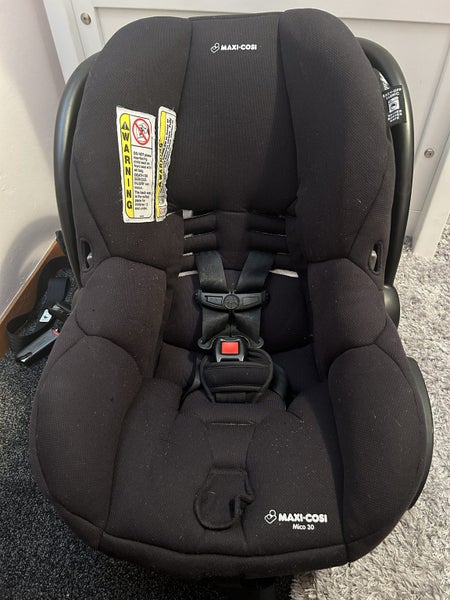 Maxi Cosi Mico 30 and Base Carousel 1