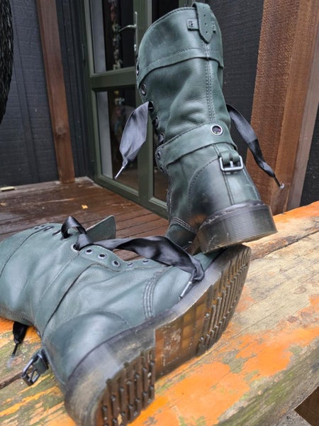 Folding Dr Martens Carousel 2