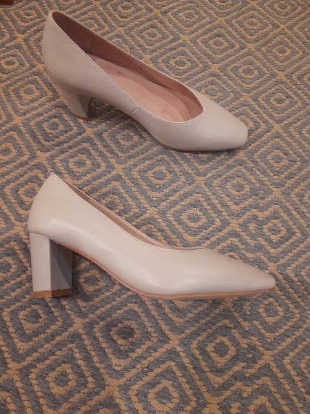Pretty, elegant event shoes. Ernest Wyler classic courts Carousel 2