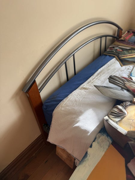 Queen size bed $1R628638704322591117