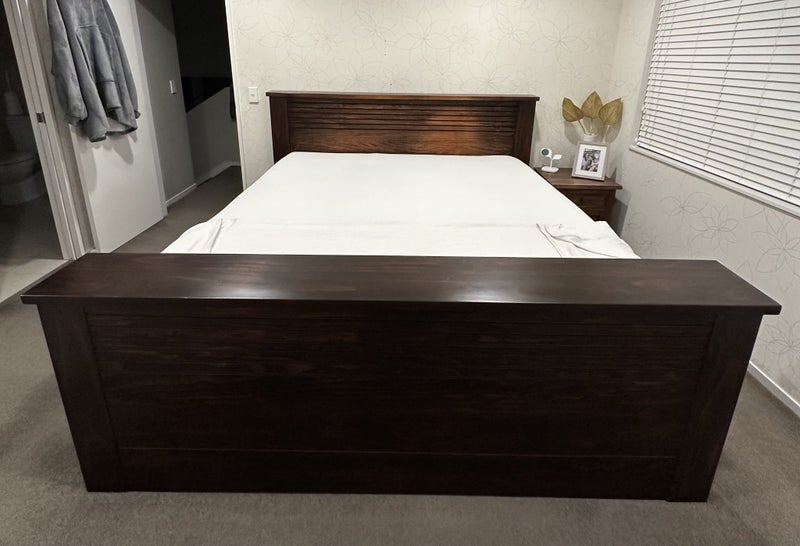 Super King bed with memory foam mattress628638704377631116
